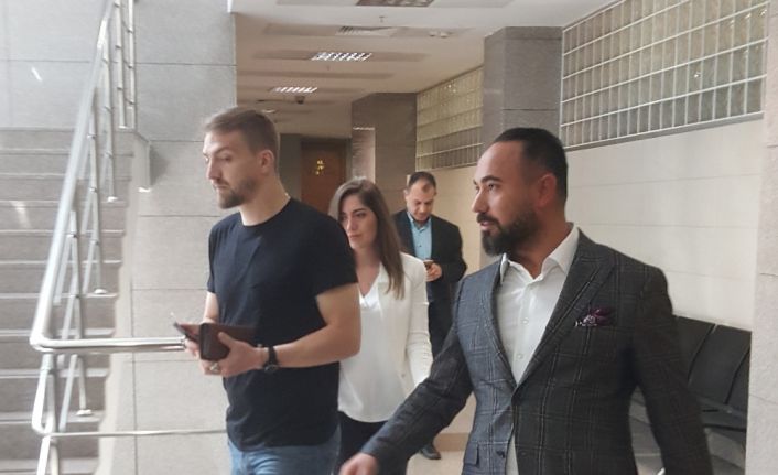 Beşiktaşlı futbolcu Caner Erkin’in açtığı velayet davasında oğlu Çınar ve