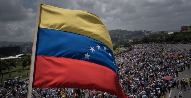 Venezuela'da devlet başkanı seçiminin 22 Nisan'da yapılacağı açıklandı.