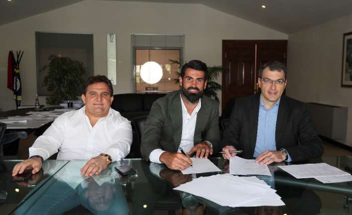 Fenerbahçe, Volkan Demirel’le sözleşme yeniledi.