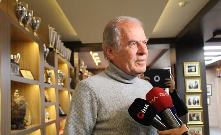 “Türk Futbolunun Dünü, Bugünü, Yarını” panelinde konuşan Kasımpaşa Teknik Direktörü