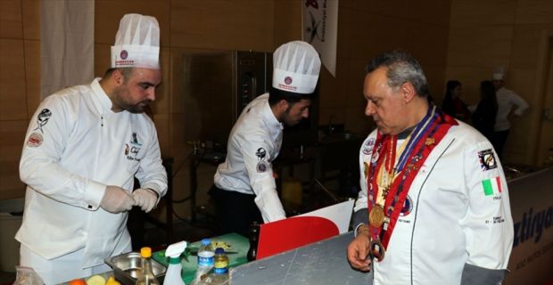 Aydın'ın Kuşadası ilçesinde organize edilen yemek yarışmasına jüri üyesi olarak