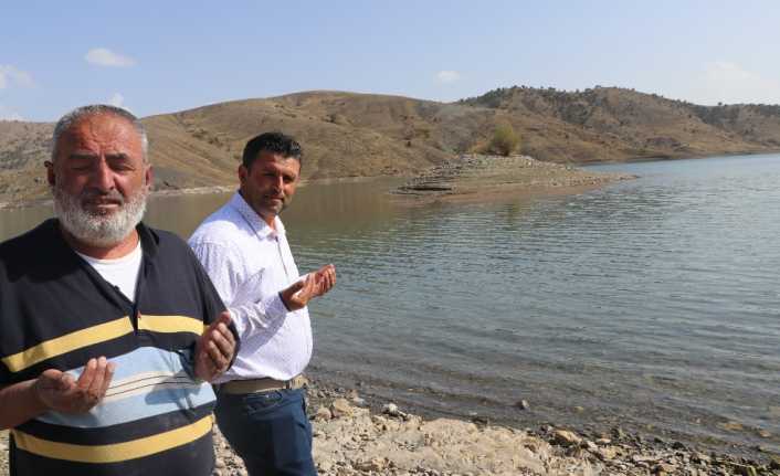 Sivas’ta Alayurt ve Maden köyü sakinleri, yükselen gölet sularının ortasında
