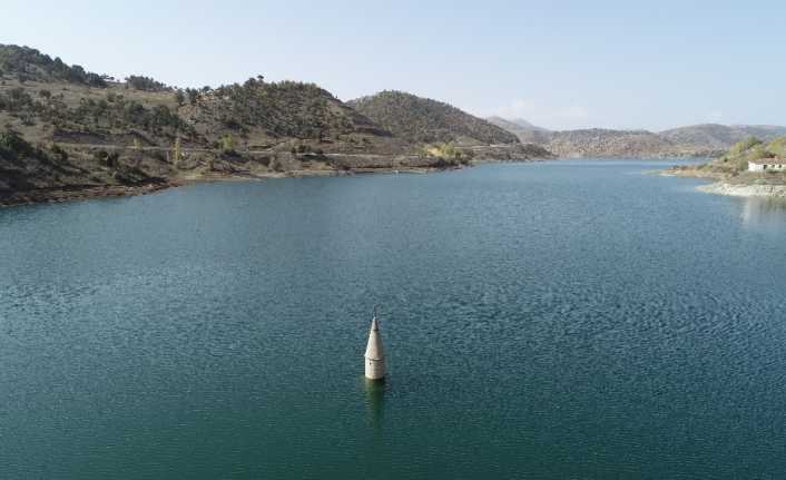 Sivas’ın Hafik ilçesinde, baraj suları altında kalan eski Pusat köyü