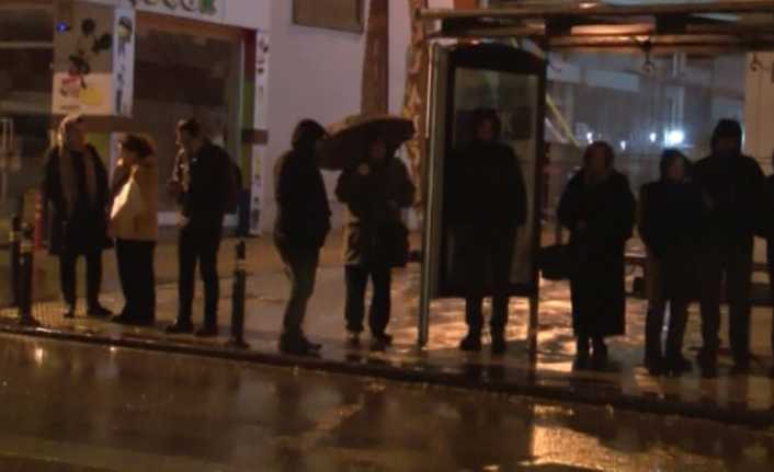 Yalova merkezli 4.3 şiddetinde bir deprem meydana geldi. Deprem İstanbul’da