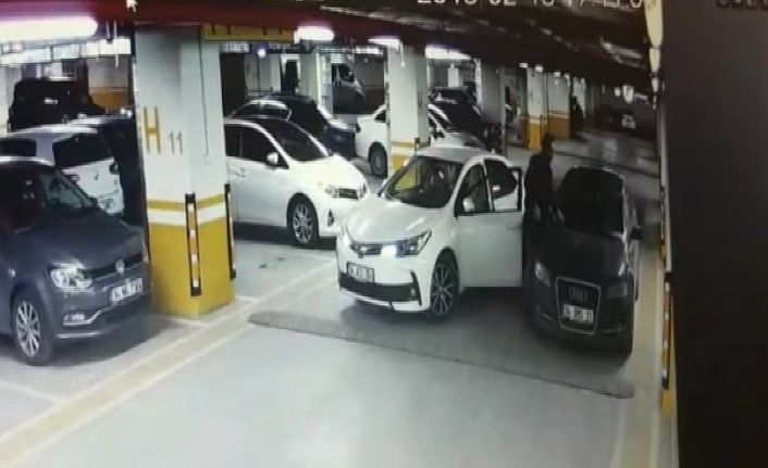 İstanbul’da bir şahıs, AVM’nin otoparkında yanlış yere park eden aracın