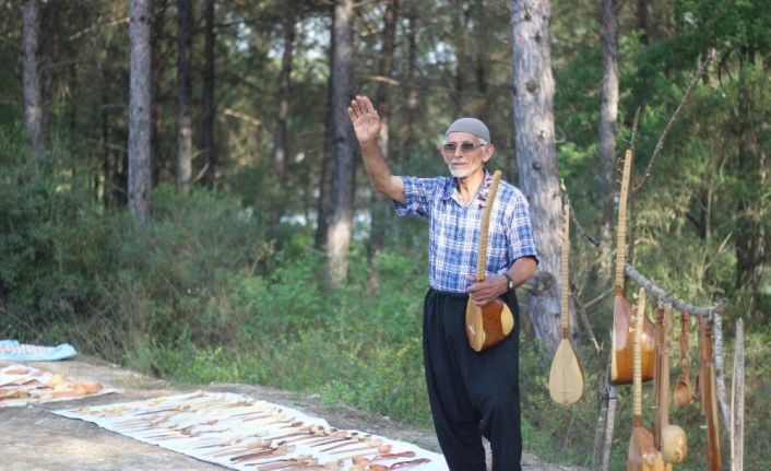 Osmaniye’nin Kadirli ilçesinde yaşayan 79 yaşındaki ahşap oyma ustası Ahmet