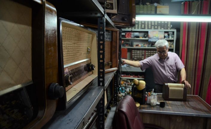 Eskişehir’de 1966 yılından beri radyo ve pikap tamiratı yapan Fehmi