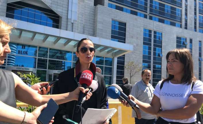 Yasak Elma dizisinin başrol oyuncularından Talat Bulut’un, sette çalışan kostüm