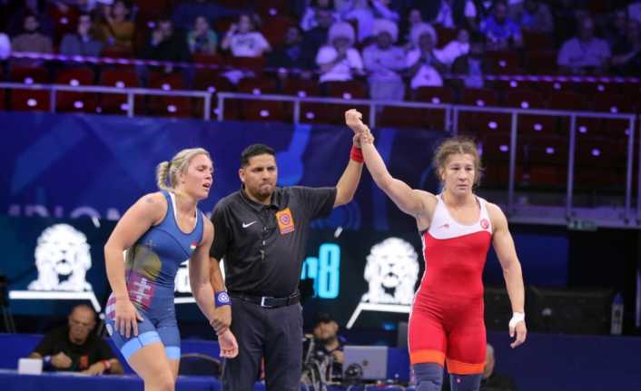 Macaristan’da düzenlenen Dünya Güreş Şampiyonası’nda 76 kiloda Yasemin Adar, Macar