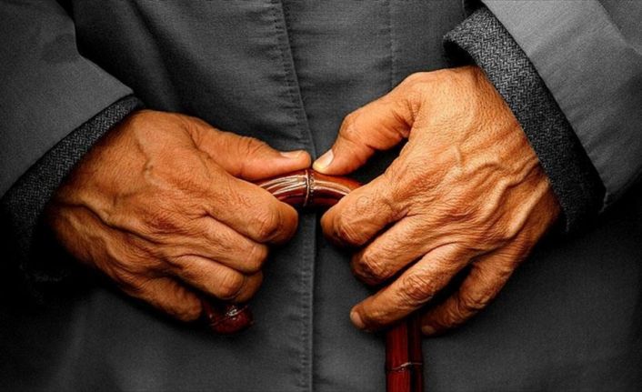 Bilim adamları, yaşlı insanların beyinlerinin en az genç ve orta