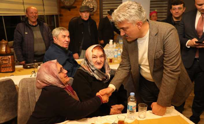 Vali Mehmet Makas ve Eşi 100. Yıl Atatürk Huzurevi Yaşlı