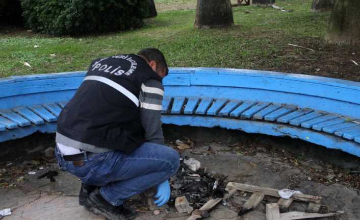 Antalya’nın Muratpaşa ilçesinde bulunan yavru kedi, bir parkta yakılarak öldürülmüş