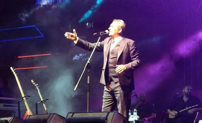 Gebze yaz konserleri kapsamında sahne alan ünlü sanatçı Yavuz Bingöl,