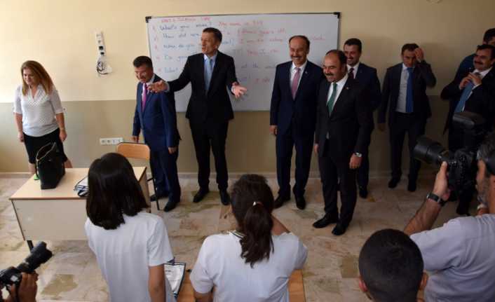 Şanlıurfa’da öğrencilere seslenen Milli Eğitim Bakanı Ziya Selçuk, "Yeni Aziz