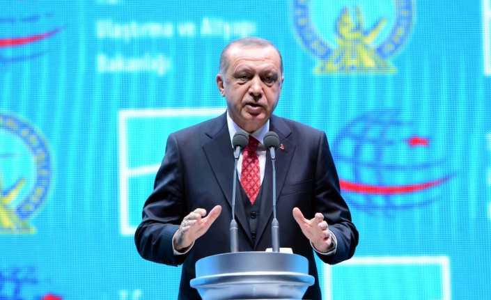 Cumhurbaşkanı Recep Tayyip Erdoğan, yeni havalimanının isminin "İstanbul" olduğunu açıkladı.