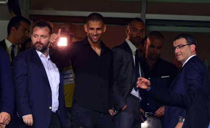 Fenerbahçe’nin Leicester City’den kiralık olarak transfer ettiği Islam Slimani sarı-lacivertli