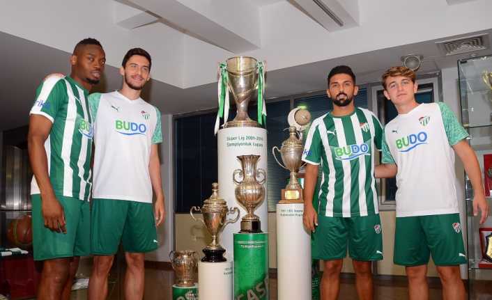 Bursaspor’un transfer döneminde kadrosuna kattığı oyuncular, forma buldukları karşılaşmalarda oynadıkları