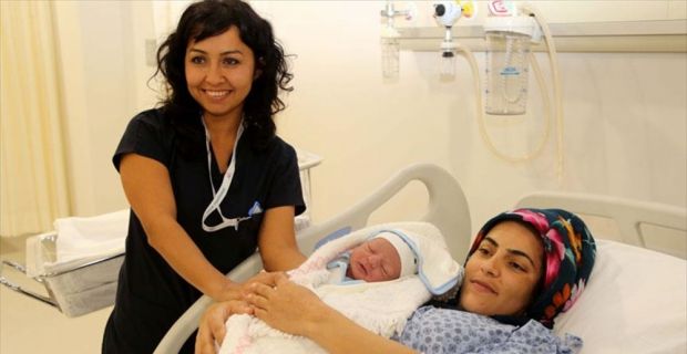 2018 yılına girilmesinin ardından hastanelerde, yeni yılın ilk bebekleri de