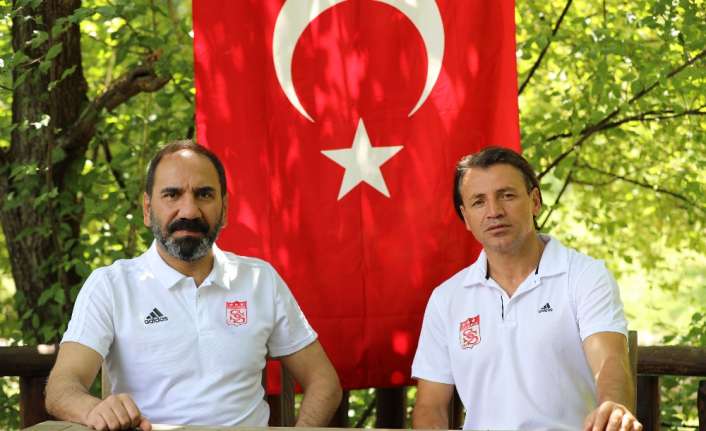 Demir Grup Sivasspor Başkanı Mecnun Otyakmaz, transferde temkinli davranmaya gayret