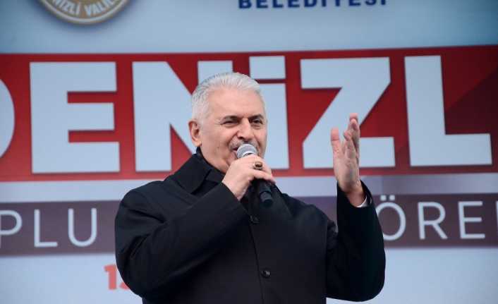 TBMM Başkanı Binali Yıldırım, al bayrağın gölgesinde huzur içinde Türk