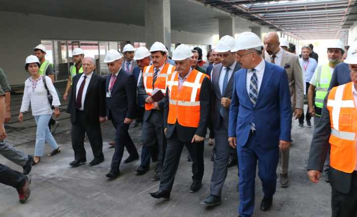 TBMM Eski Başkanı ve AK Parti İzmir Milletvekili Binali Yıldırım,