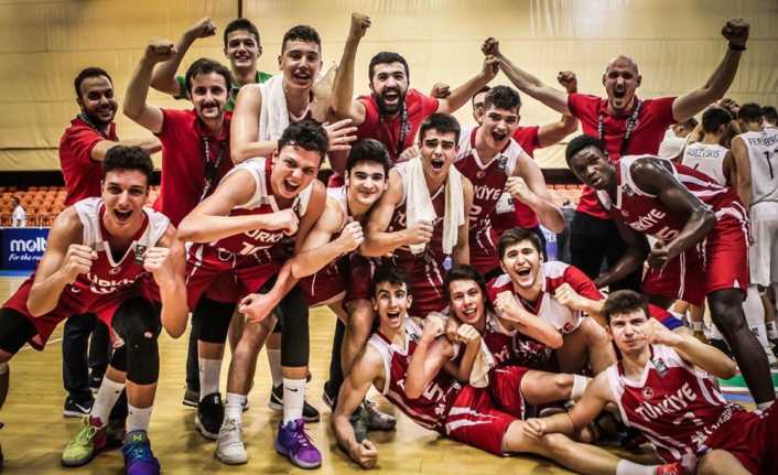 Yıldız Erkekler Basketbol Avrupa Şampiyonası üçüncülük mücadelesinde Fransa’yı 82-59’luk skorla