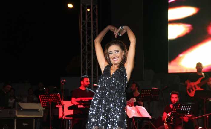 Ünlü sanatçı Yıldız Tilbe, Bodrum Antik Tiyatro’da izdihama neden oldu.