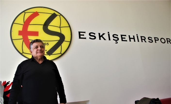 Eskişehirspor’un yeni Teknik Direktörü Yılmaz Vural, tesislere gelerek açıklamalarda bulundu.