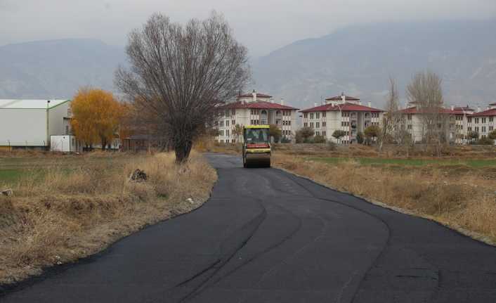 Erzincan Belediyesi Asfalt serim çalışmalarına kentin dört bir yanında devam