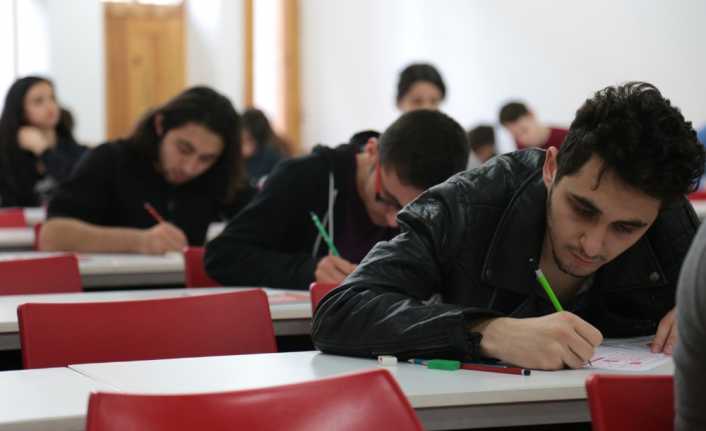 Yükseköğretim Yürütme Kurulu (YÖK), YKS kılavuzlarında yayımlanan kayıt tarihlerinde kayıt