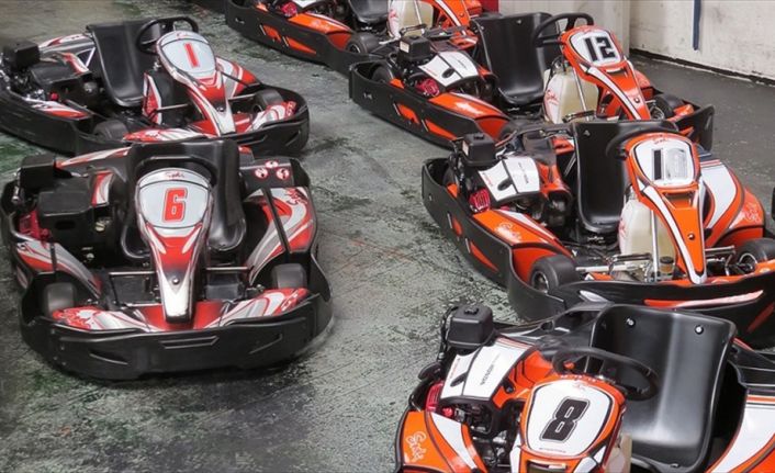 Yol ve Sürüş Güvenliği Uzmanı Genim, go-kart aracına atkı, uzun