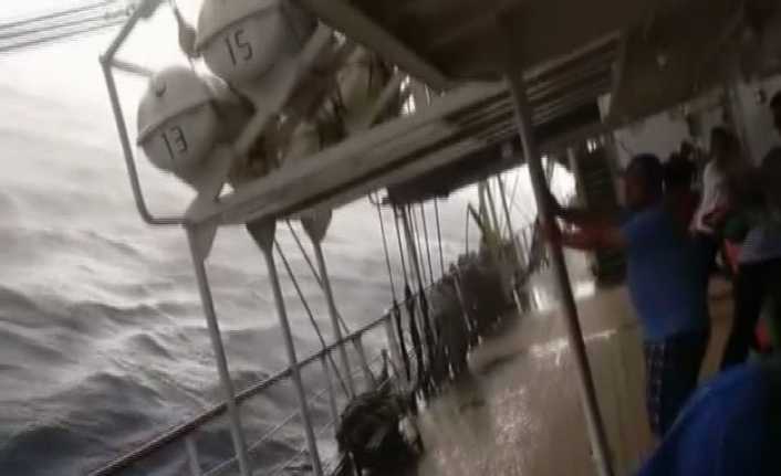 Rusya’nın Japon denizine kıyısı bulunan Vladivostok şehrinin açıklarında bir gemi