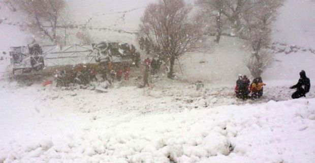 Muş ile Bingöl’ün Solhan ilçesi arasında ağır kış koşulları nedeniyle