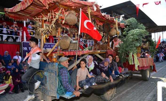 Antalya’nın Kumluca ilçesinde düzenlenen 19. Geleneksel Tarım ve Seracılık Festivali