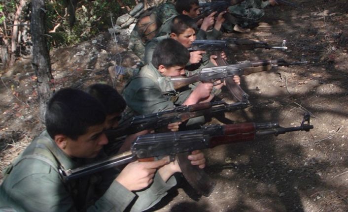 Teröristlere ait fotoğraf makinelerinin hafıza kartlarındaki fotoğraflarla belgelenen YPG/PKK'nın çocuk