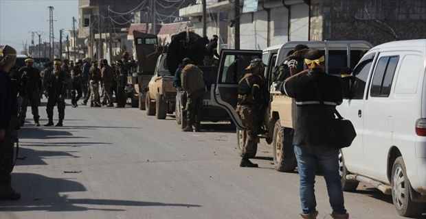 Zeytin Dalı Harekatı kapsamında Afrin ilçe merkezine ilerleyen Özgür Suriye