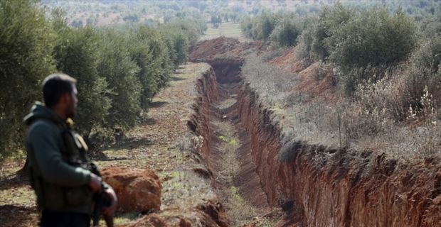 Terör örgütü YPG/PKK'nın Afrin bölgesinde irtibat hendeklerinin yanı sıra özel