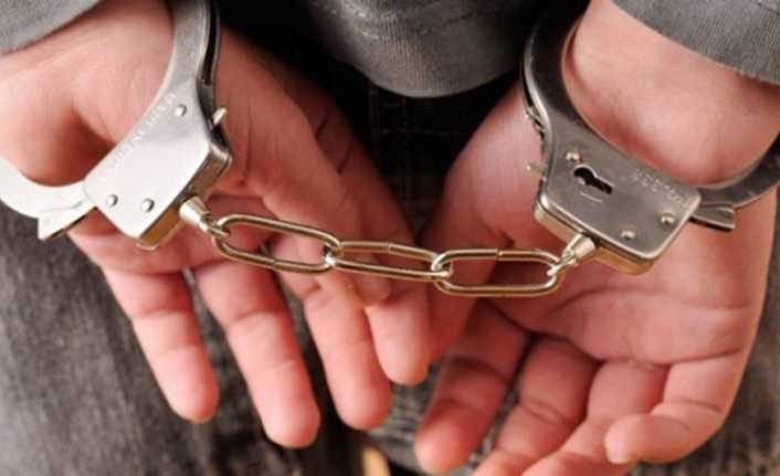 Hakkari’nin Yüksekova ilçesinde esnaf ile polis arasında çıkan gerginlikte 6