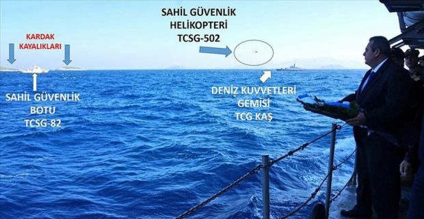 Kardak bölgesine çelenk atmak üzere Yunan hücumbot ile gelen Yunanistan