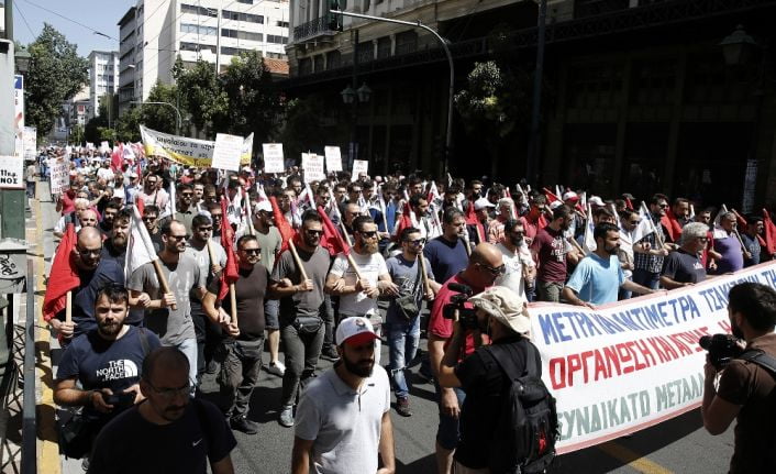Yunanistan’da kemer sıkma ve hükümetin ekonomi politikalarına karşı kamu çalışanları