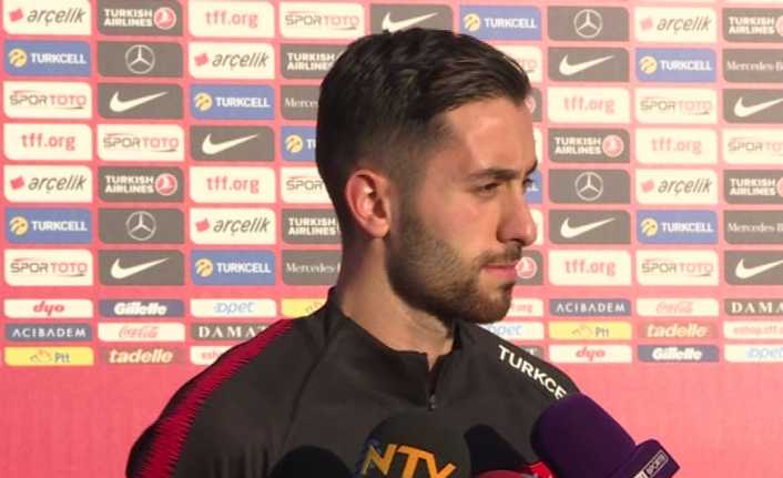 A Milli Futbol Takımı’nın gurbetçi oyuncusu Yunus Mallı, antrenman öncesinde