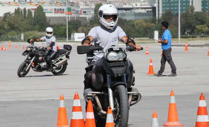 İnsan ve taşıt trafiğinin yoğun olduğu noktalarda yaşanan olaylara motosikletle