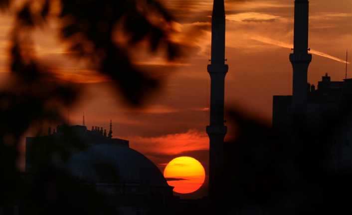 Yapılan son değerlendirmelere göre, yurtta hava durumu bugün şöyle. 