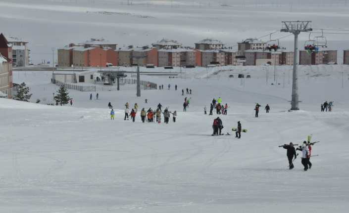 Kar ve soğuk hava tüm yurdu etkisi altına aldı. Bir