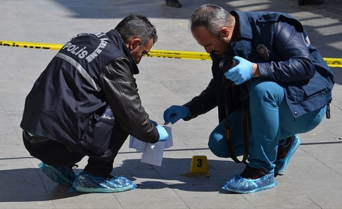 Karaman'da yolda yürürken yediği tavuk dürüm parçaları nefes borusuna kaçan