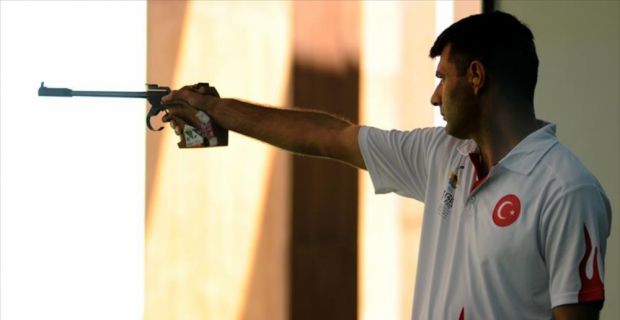 Atıcılıkta, Havalı Silahlar Avrupa Şampiyonası'nda, milli sporcu Yusuf Dikeç altın