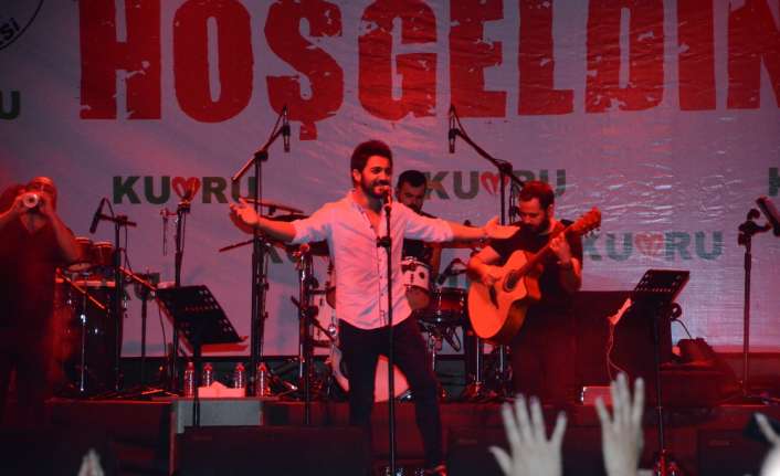 Popüler müziğin ünlü isimlerinden Yusuf Güney, Ordu’nun Kumru ilçesinde verdiği