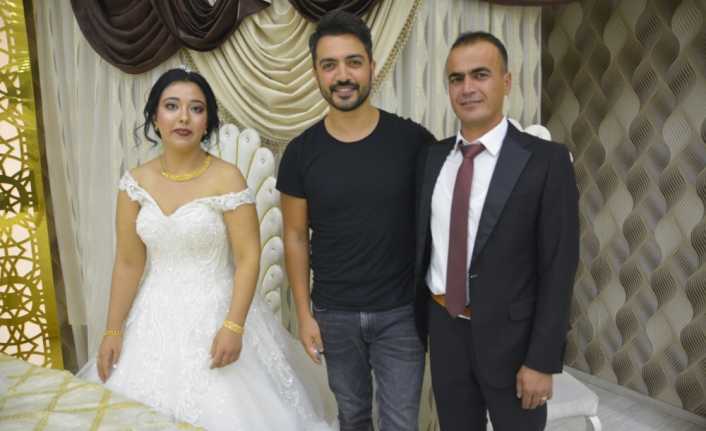 Ünlü sanatçı Yusuf Güney, Adıyaman’daki konser öncesinde şehit askerin kardeşinin