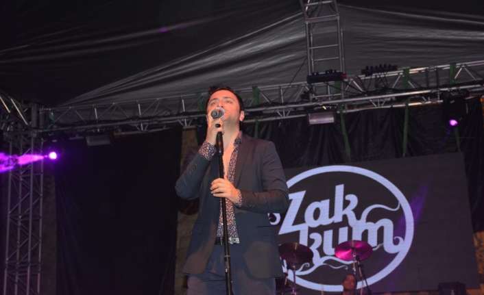 Ünlü rock grubu Zakkum, Sinop’ta Ramazan ayı etkinliklerinde verdiği konserde