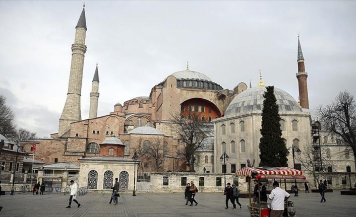 Ayasofya Camisi, Topkapı Sarayı, İstanbul Arkeoloji Müzeleri'nin de aralarında bulunduğu